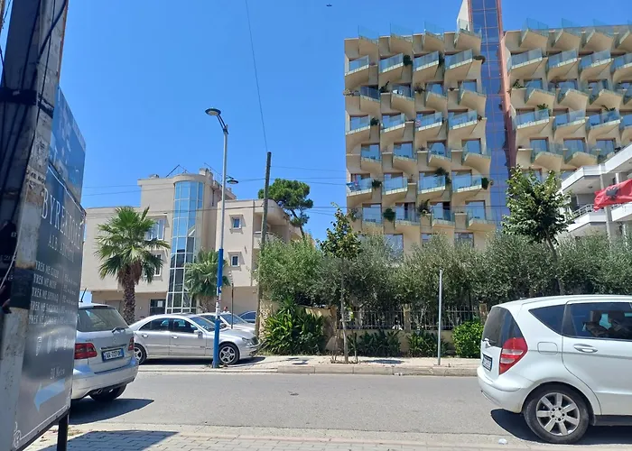 Jon's Golem (Tirana)